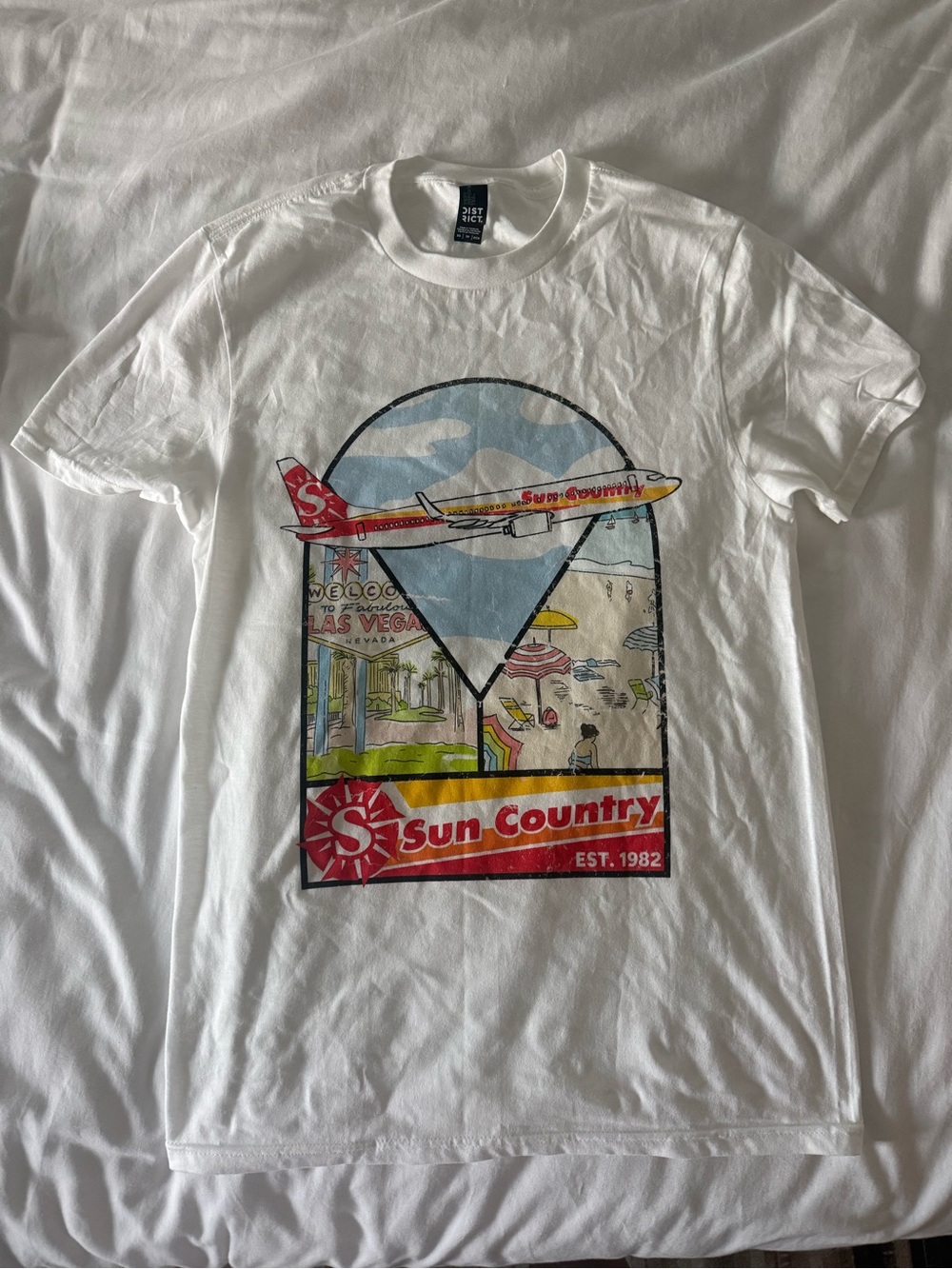 Sun country airline White Graphic Short Sleeve Tee